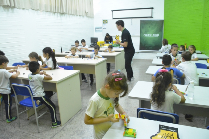 Educação em tempo integral e aulas de robótica em São Lourenço do Oeste